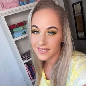 Meet your Posher, Hayley